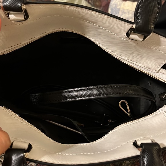 Looks new - Picture 4 of 6